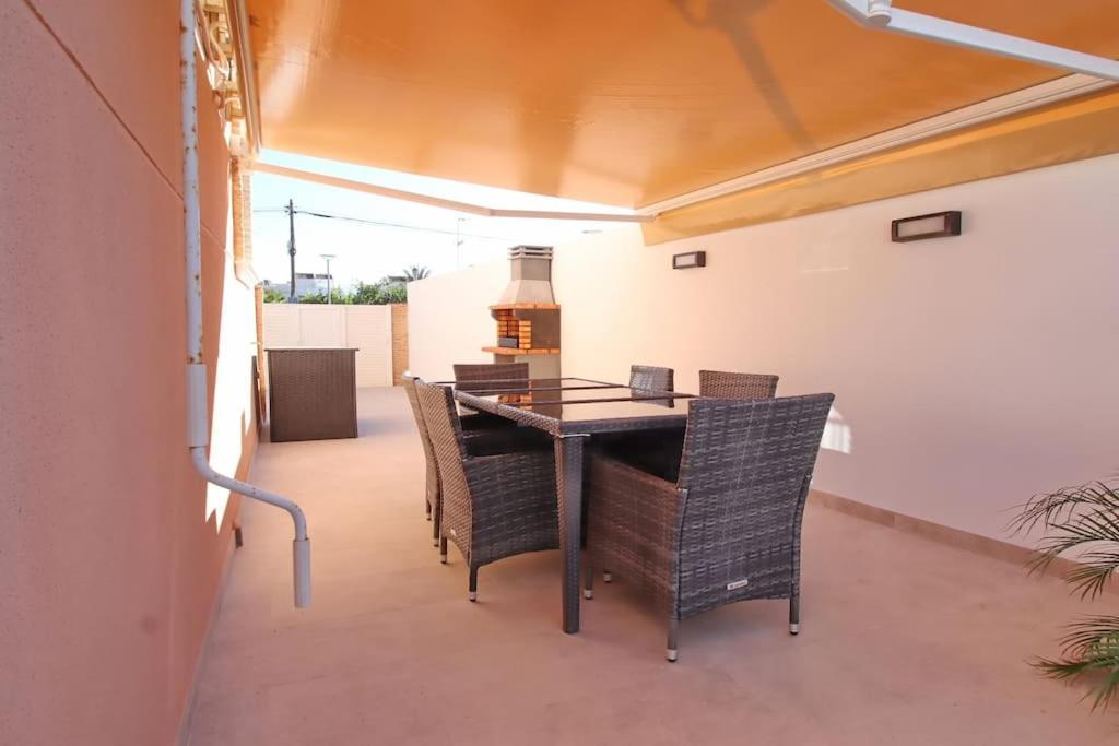 Villa Casa Olivia With Pool Heating Fee à Torrevieja Extérieur photo